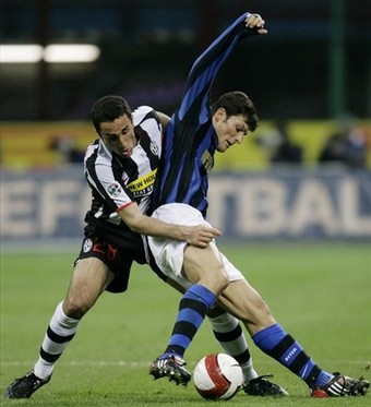 Zanetti shields the ball from Molinaro