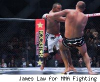 Henderson punches Fedor at Strikeforce.