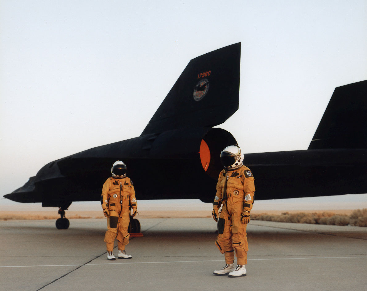 SR-71 "Blackbird" strategic reconnaissance aircraft 8X12 PHOTOGRAPH NASA D 